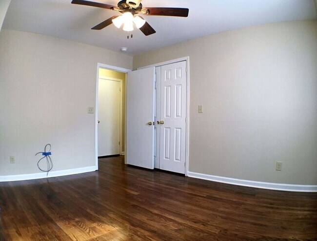 Building Photo - 151 Lenora Dr