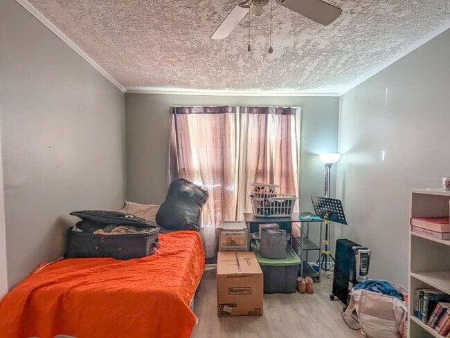 Building Photo - 309 Elm St