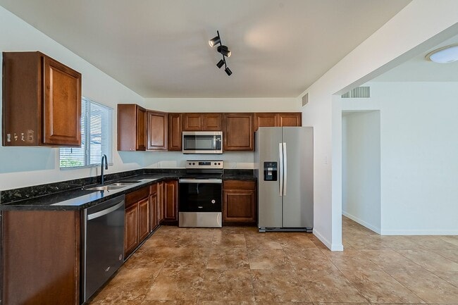 Building Photo - Updated home in Chandler!