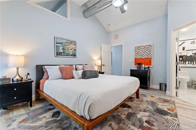 Building Photo - 310 SE Denver Ave