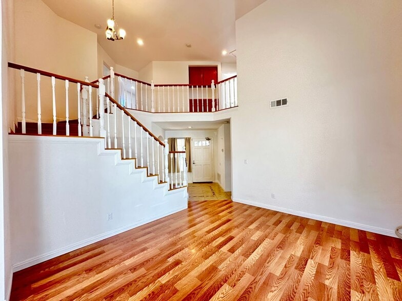 Building Photo - 45202 Pickford Ave