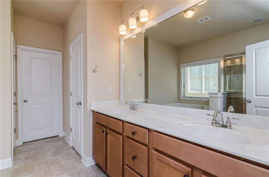 Building Photo - 449 Privet Cir