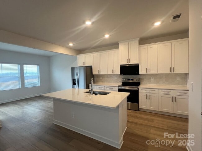 Building Photo - 1432 Wildflower St