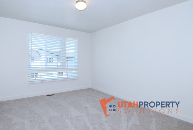 Building Photo - 1026 W 430 S