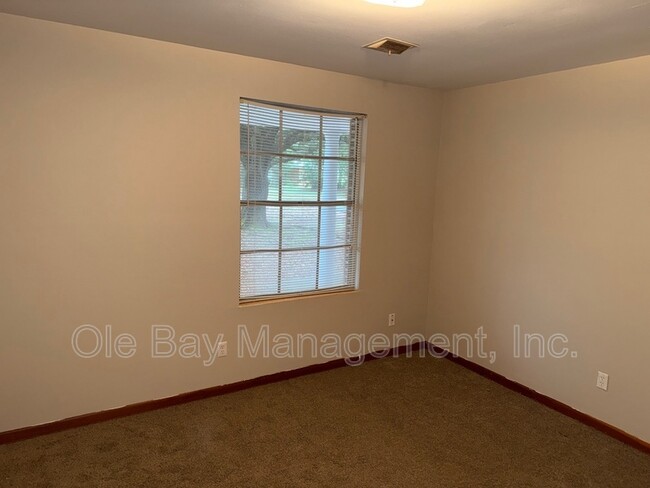 Building Photo - 2508 W Daniels Rd