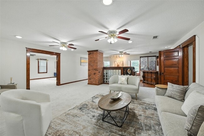 Building Photo - 1323 Dublin St