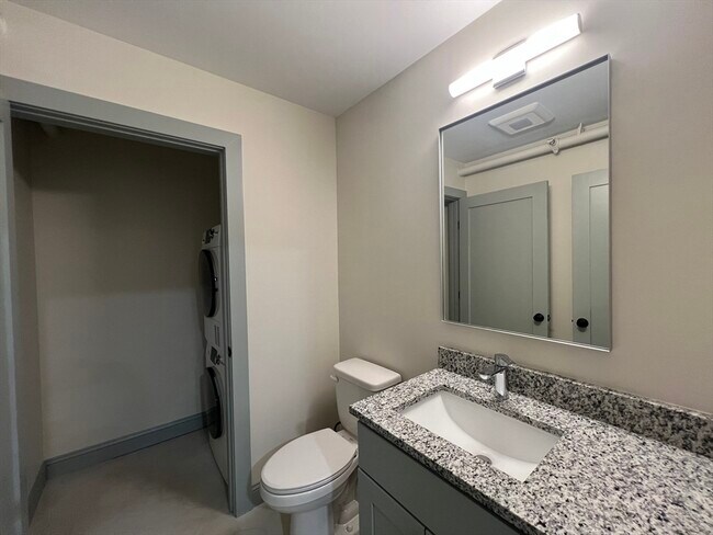 Building Photo - 160 Seabury St