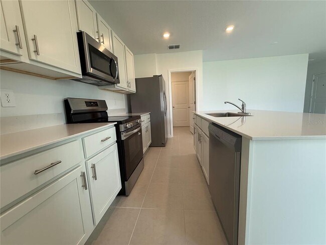 Building Photo - 2528 Absolute Ave