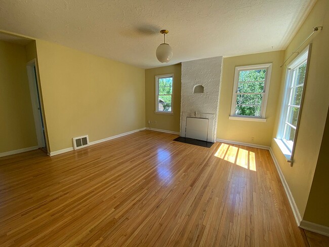 Building Photo - Lovely Cully Home with Bonus Loft, Basemen...