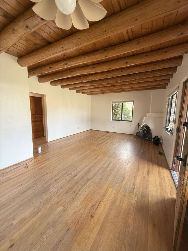 Building Photo - 1361 Santa Rosa Dr