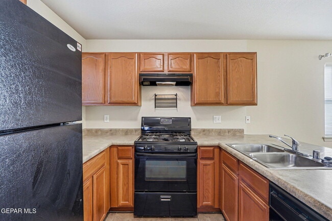 Building Photo - 2328 Honey Dew St