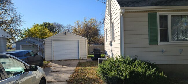 Building Photo - 1203 D St