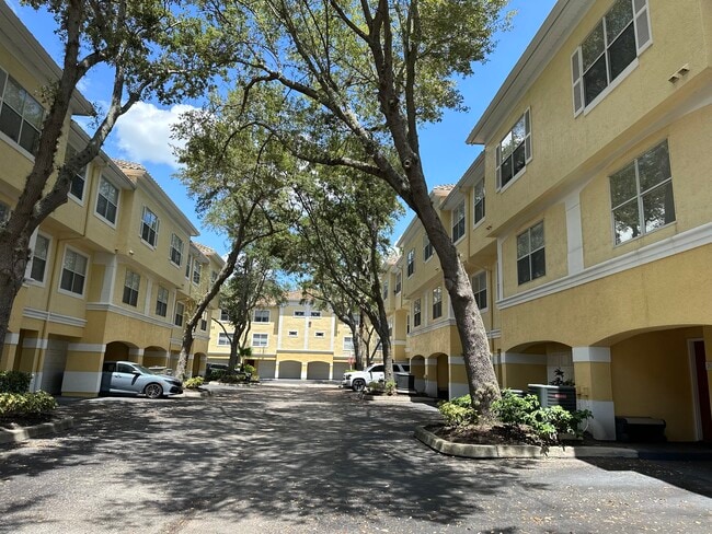 Building Photo - 2630 Legacy Villas Dr