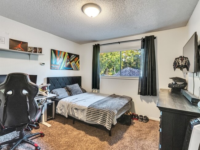 Building Photo - 702 Olde Oaks Dr