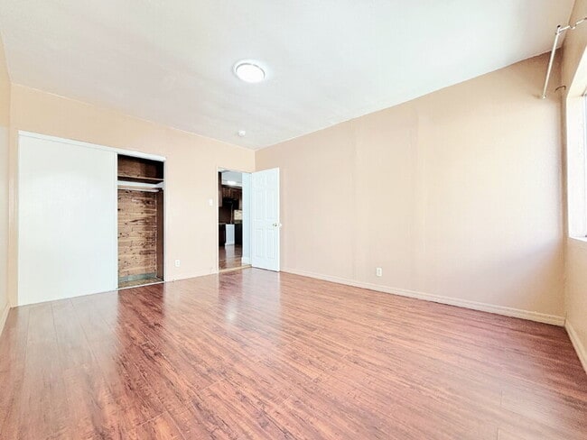 Building Photo - 2511 Ganahl St