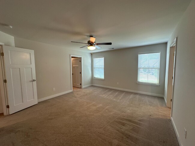 Building Photo - 145 Beacon Dr