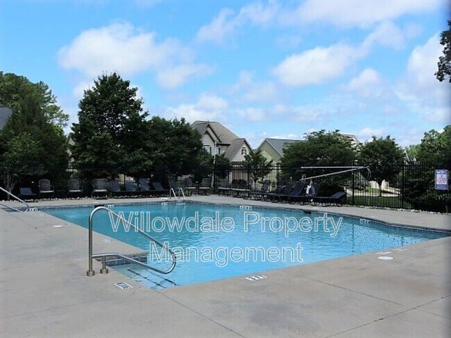 Building Photo - 717 Minerva Dale Dr