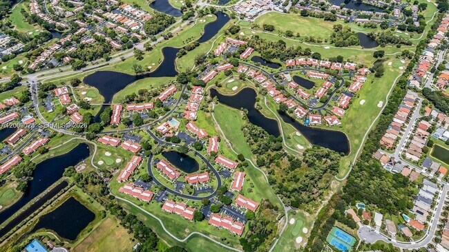 Building Photo - 8535 Casa Del Lago