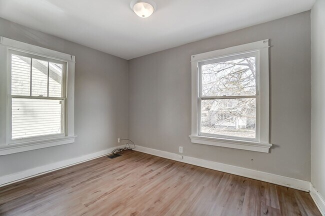 Building Photo - Three Bedroom Home for Lease in Dayton!