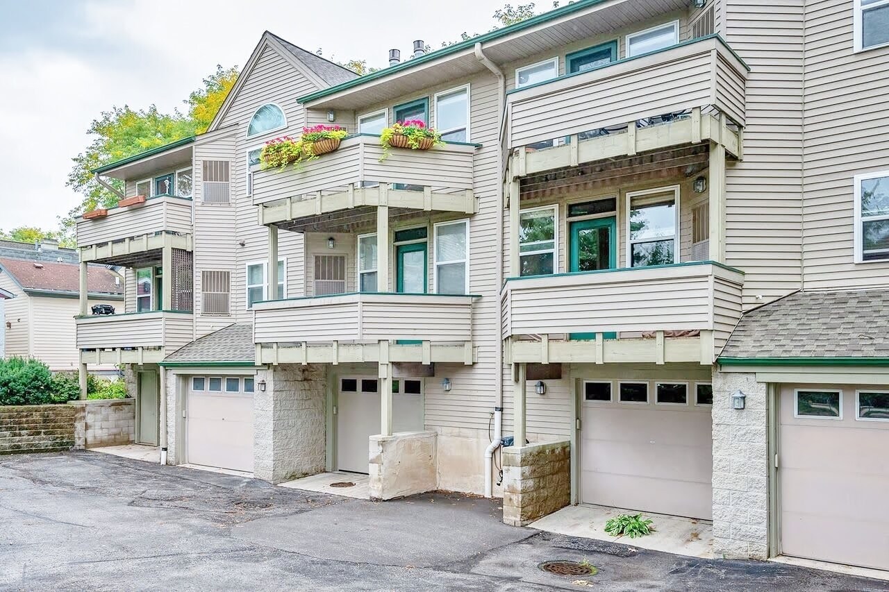 Building Photo - 2424 S Wentworth Ave