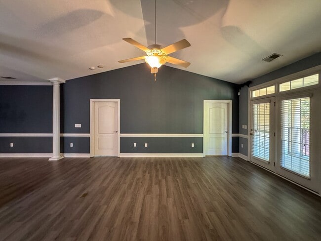 Building Photo - Beautiful 3 Bed 2 Bath Condo with Communit...