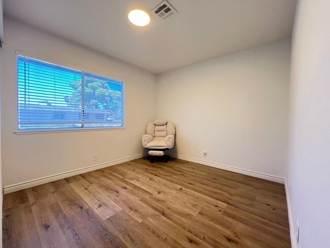 Building Photo - 6223 Meadow View Ln