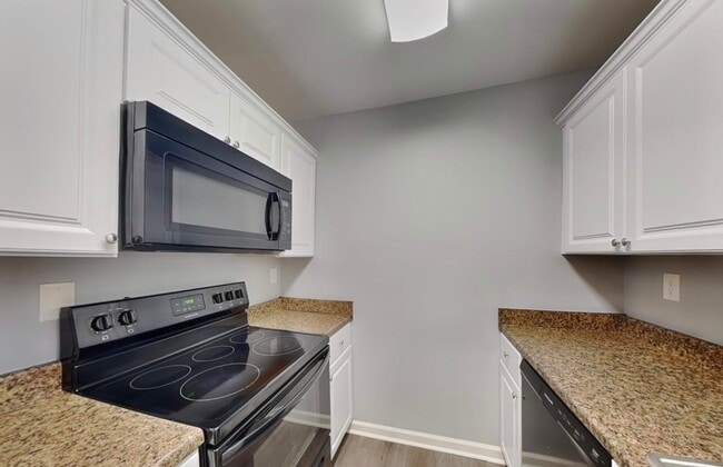 Building Photo - Available Home In Hillboro Cir SW