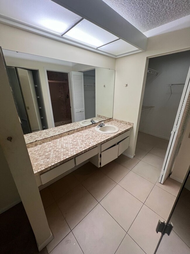 Building Photo - Cypress Trace Condo