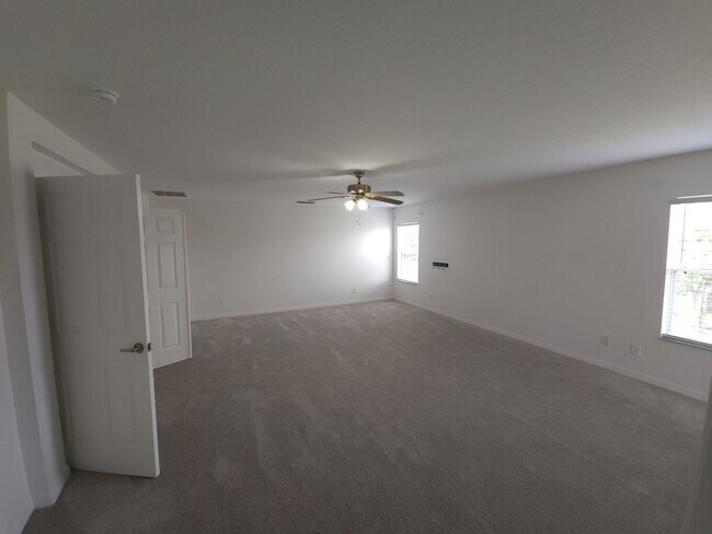 Building Photo - Stunning 4-Bedroom, 2.5-Bathroom Home with...
