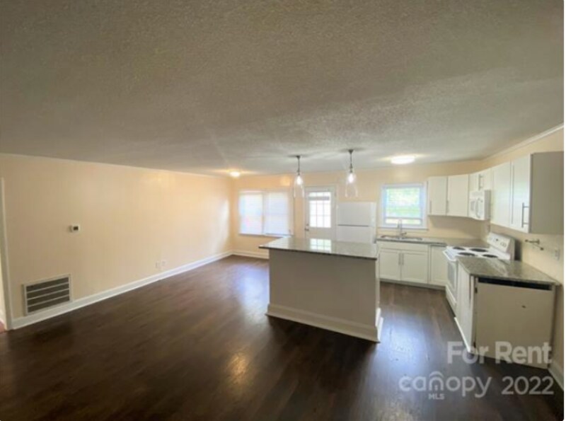 Building Photo - 718 E Maple Ave