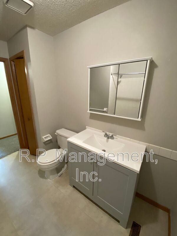 Building Photo - 15280 Lesley Ln