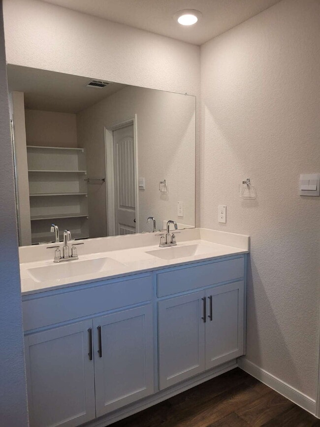 Building Photo - 211 Callado Cir