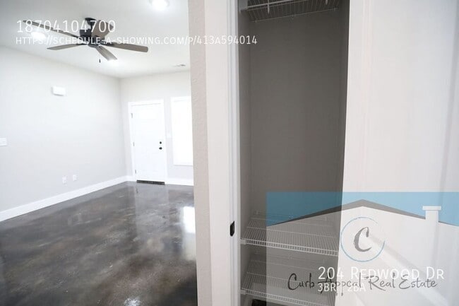 Building Photo - 204 Redwood Dr