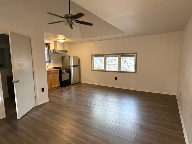Building Photo - Charming 1 Bed Apartment | Hardwood Floors + Near Downtown!