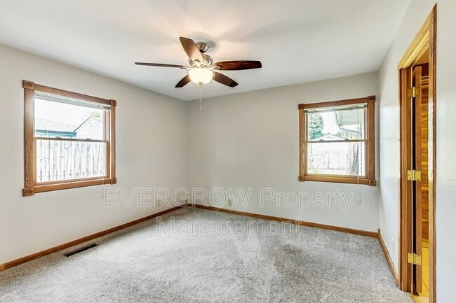 Building Photo - 205 Mooreland Dr
