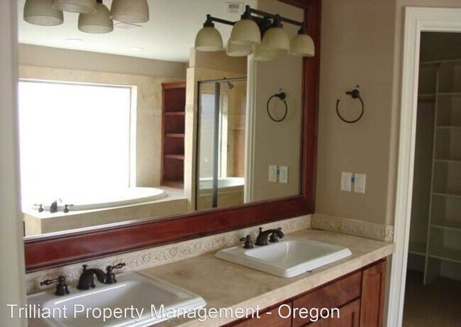 Building Photo - 4 br, 2.5 bath House - 1533 Brokenwheel Co...