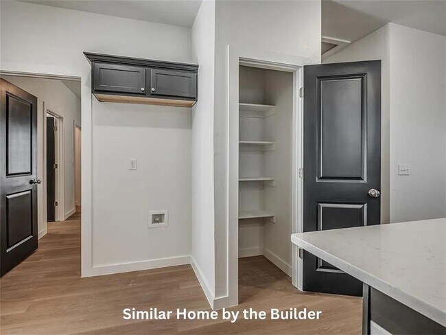 Building Photo - 916 SW D Ave
