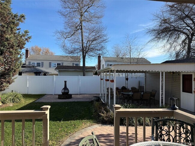 Building Photo - 8 William St