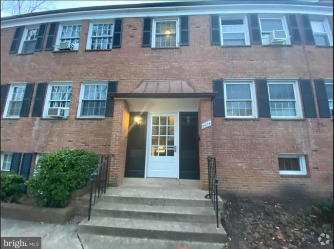 Building Photo - 5014 Columbia Pike