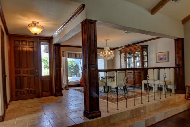 Building Photo - 2629 Calle Del Roble