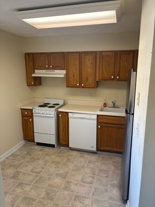 Building Photo - 2 bedroom near University Place