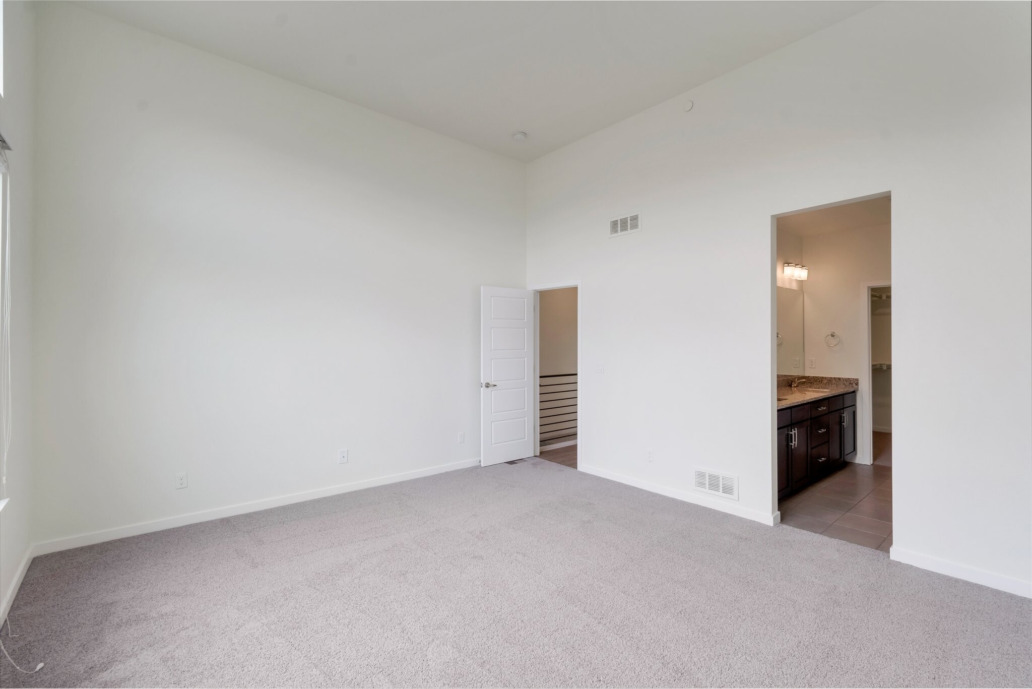 Building Photo - 415 Primrose Ln