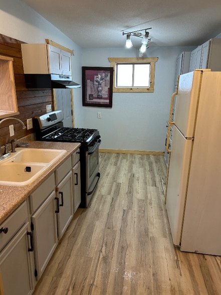 Building Photo - 757 Eastern Ave