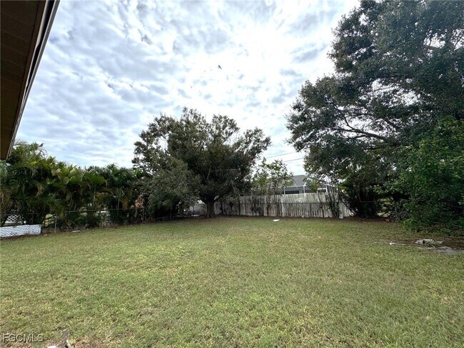 Building Photo - 524 SW 25th Terrace