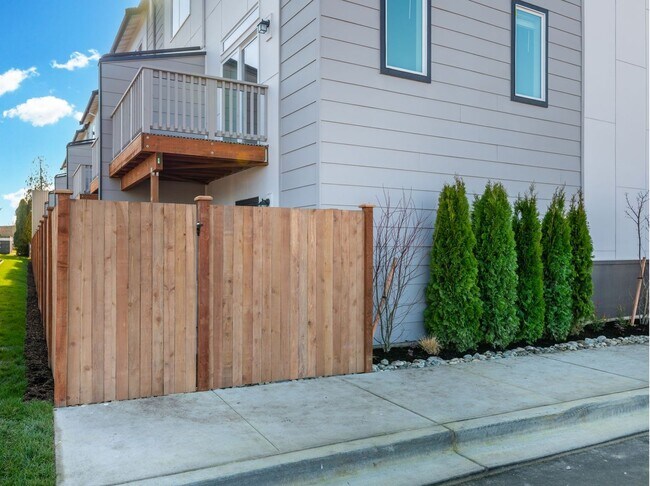 Building Photo - New Luxury Townhomes - Now Available!