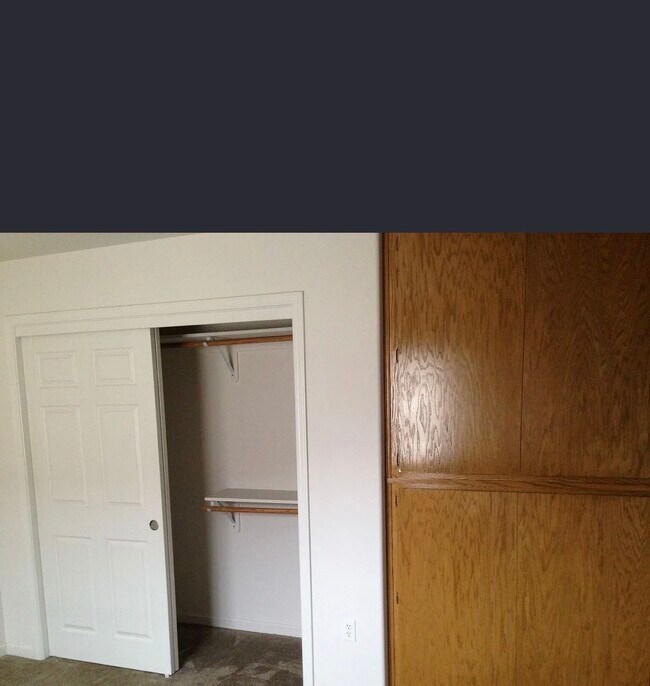 Building Photo - Lark  4 Plex