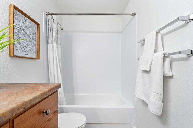 Building Photo - 19230 Forest Park Dr NE