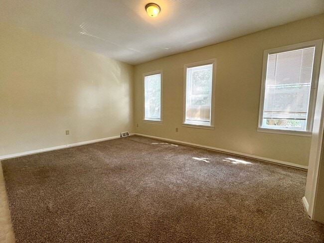 Building Photo - 4 Bedroom 1 Bathroom in Reading w/Bonus Room! *For a Limited Time- $800 Off Your First Month of R...