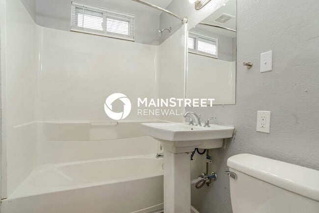 Building Photo - 3 Bedroom Pet-Friendly Home in ROELAND PAR...