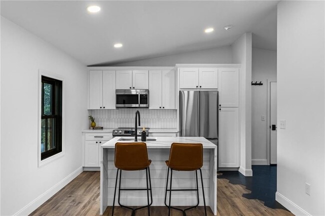 Building Photo - 11 Lion St